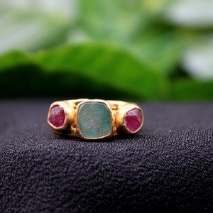 Raw Ruby and Raw Emerald Silver Ring: The Perfect Handmade Christmas Gift afbeelding 2