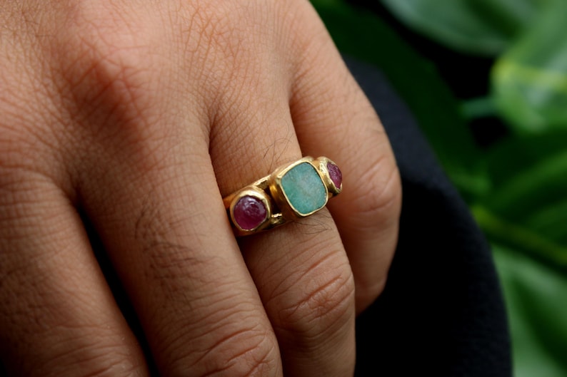 Raw Ruby and Raw Emerald Silver Ring: The Perfect Handmade Christmas Gift afbeelding 10
