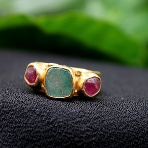 Raw Ruby and Raw Emerald Silver Ring: The Perfect Handmade Christmas Gift afbeelding 4