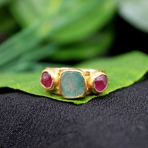 Raw Ruby and Raw Emerald Silver Ring: The Perfect Handmade Christmas Gift afbeelding 7