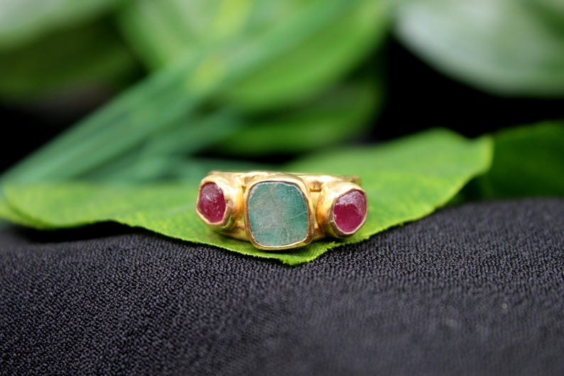 Raw Ruby and Raw Emerald Silver Ring: The Perfect Handmade Christmas Gift afbeelding 7
