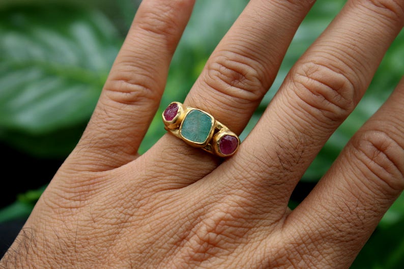 Raw Ruby and Raw Emerald Silver Ring: The Perfect Handmade Christmas Gift afbeelding 9