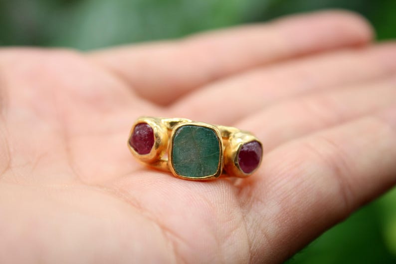 Raw Ruby and Raw Emerald Silver Ring: The Perfect Handmade Christmas Gift afbeelding 8