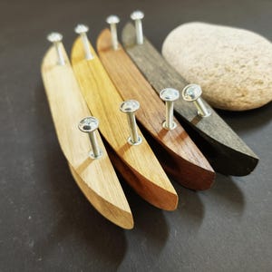 Tirador de armario de madera de roble hecho a mano: Tirador de cajón minimalista Tirador de armario hecho a mano Tirador de mueble alargado muy decorativo Tirador moderno