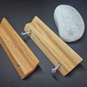 Tiradores de muebles de roble macizo, tiradores de cajones de armario hechos a mano, estilo escandinavo de mediados de siglo, tirador hecho a mano, tirador de muebles, bonito tirador