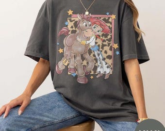 Jessie und Bullseye Shirt, Toy Story Shirt, Jessie und Woody Shirt, Disney Familien Reise 2025 Shirt, Disneyland Shirt, Comfort Farben Shirt