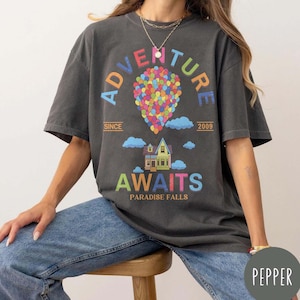 Disney Pixar Up Shirt, eine Welt des Abenteuers erwartet Regenbogen Ballons T-Shirt, Disneyland Urlaubsreise, Disney Up Film Shirt, Paradise Falls T-Shirt