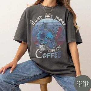 Koszulka Stitch, Just One More Cup Coffee, Koszulka Stitch And Lilo, Koszulka Disney, Stitch Disney, Koszulka Disney, Koszulka Stitch, Koszulki Disneyworld zdjęcie 1