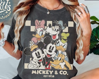 Camiseta vintage Mickey & Co Est 1928, camiseta Mickey And Friends, camiseta unisex de Disneyland, camiseta de cuello redondo, camisetas de Disney, camiseta de viaje a Disney 2025