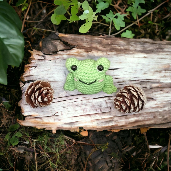 Porte clé une petite grenouille au crochet