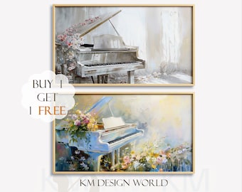 Puede incluir: Dos pinturas enmarcadas de pianos de cola con arreglos florales. La pintura superior presenta un piano blanco en una habitación gris claro con una cortina blanca. La pintura inferior presenta un piano azul en una habitación amarilla con un arreglo floral en primer plano. El texto "FRAME TV ART" está en la parte superior de la imagen y "KM DESIGN WORLD" está en la parte inferior.