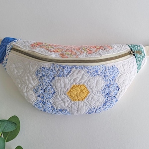 Vintage Quilted Fanny Pack: Upcycled 1930s Grandmother&#39;s Garden Quilt