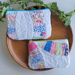 Puede incluir: Un juego de tres tazas de cer&aacute;mica con un acabado mate moteado. Las tazas son de color crema, gris claro y gris oscuro. Cada taza tiene un dise&ntilde;o simple y minimalista, perfecto para caf&eacute; o t&eacute;.