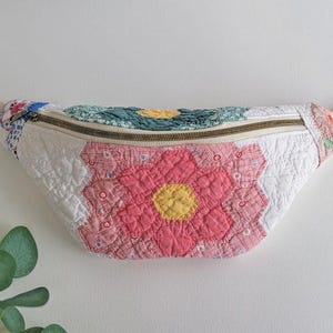 Vintage Quilted Fanny Pack: Upcycled 1930s Grandmother&#39;s Garden Quilt