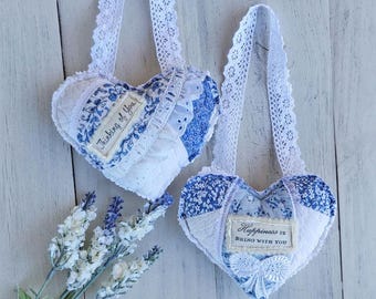 Cojín vintage con forma de corazón y colgador de encaje / Decoración shabby chic