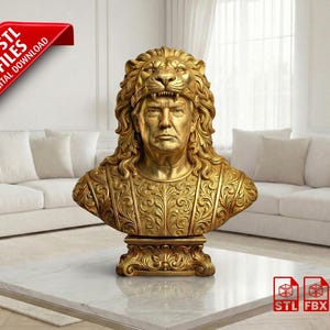 Op de afbeelding: Een gouden buste van een man met een leeuwenkop. De buste heeft gedetailleerde, sierlijke patronen en staat op een decoratieve basis. Een rode banner in de afbeelding toont de tekst "3D STL FILES DIGITAL DOWNLOAD".