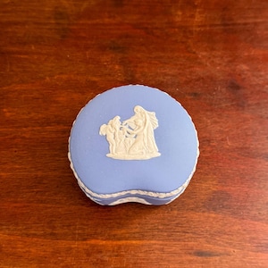 1955 Wedgwood Jasperware Portland Blue Trinket Box “Cupid as Oracle”
