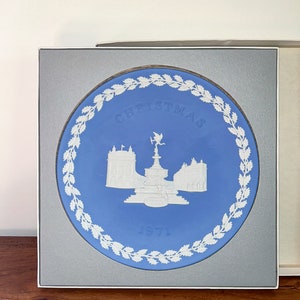 1971 Wedgwood Christmas Plate Piccadilly Circus • Blue and White Jasperware