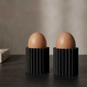 Minimalistiska ribbad äggkoppar | 3D-tryckta ägghållare set med 4, 6, 8, 10 | Modern frukostservis – Ställ för mjuk- och hårdkokta ägg
