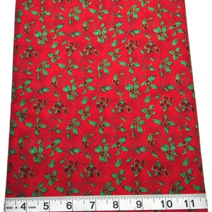 Season&#39;s Greetings Fabri-Quilt BTY (36&quot;x44&quot;) #318 Holly Berries Gold Accents Cotton Sew Quilt Craft Christmas Fabric