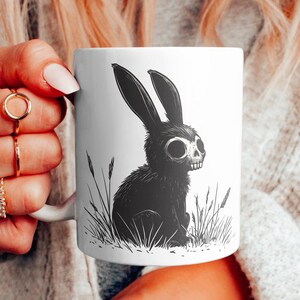 Dunkle Volkskunst Schädel Hase Monster Becher, Gothic Becher-Design, Witchy Becher, Gruseliges Kunst-Dekor, Einzigartiges Monster Geschenk, Hexerei Becher, Kaninchen Kunstbecher