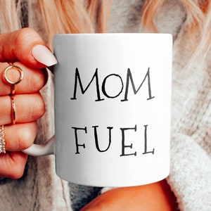 Taza de café Mom Fuel, taza de café, taza para mamá, taza linda, idea de regalo de taza, idea de regalo de moda, regalo para mamá, taza divertida, mamá, taza para mamá, taza para mamá, madre