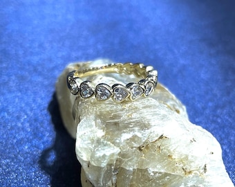 Anillo de eternidad en forma de corazón de oro macizo de 14k • Anillo con circonita engastada • Anillo apilable para aniversario