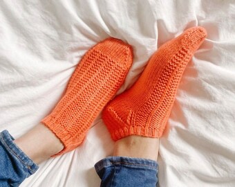 Easy Knit Socks Pattern: Neon Ray Worsted Weight (PDF Pattern)