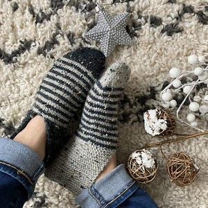 KNITTING PATTERN - Cozy Stripe Slippers * Easy Slipper Knitting Pattern * Slipper Knitting Pattern * Worsted Weight Slippers