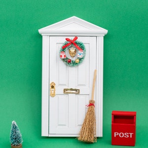 Porte miniature de Noël du père Noël, porte miniature en bois, porte d&#39;elfe en bois, porte qui s&#39;ouvre ou ne s&#39;ouvre pas 1/12