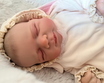 Bebé recién nacida durmiendo, hecha por un artista, Lily, 18 pulgadas, cabello pintado