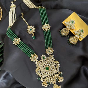 Langes Grünes Rani Haar mit Jhumka Ohrringen, Kristall Perlen & Perlen Indische Halskette, Bollywood Stil Kundan Haar, indischer Saree Lehenga Schmuck.