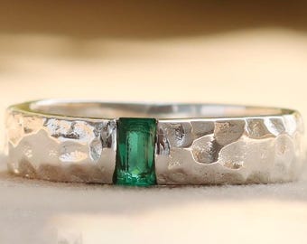 Emerald Ring: Hammered 925 Sterling Silver Band