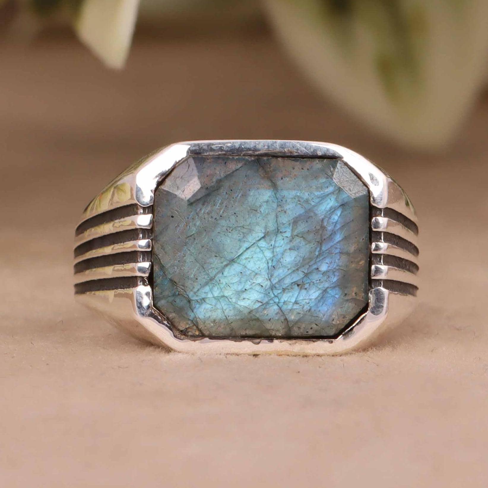 Bague Ancienne En Argent Massif Sertie D'une Labradorite - Chevalière Style Vintage - Occasion
