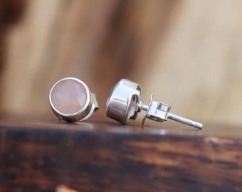 Natural Rose Quartz Gemstone Stud Earrings – 925 Sterling Silver Soft Pink Studs – Minimalist Healing Crystal Jewelry – Gift for