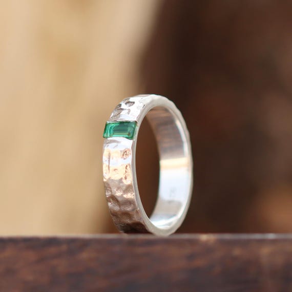 エメラルドリング：槌目加工の925スターリングシルバーバンド - Etsy 日本