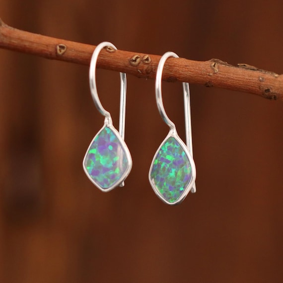 Orecchini in argento sterling con opale fuoco arcobaleno: gioielli da donna fatti a mano - Italia