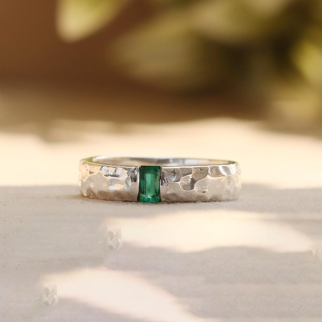 Emerald Ring: Hammered 925 Sterling Silver Band - Etsy 日本
