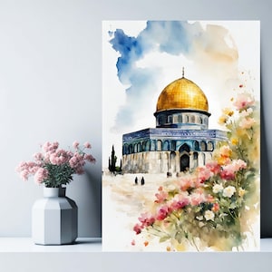 Puede incluir: Pintura acuarela de la Cúpula de la Roca en Jerusalén, una mezquita con cúpula dorada con detalles azules y blancos, rodeada de flores rosas y blancas.
