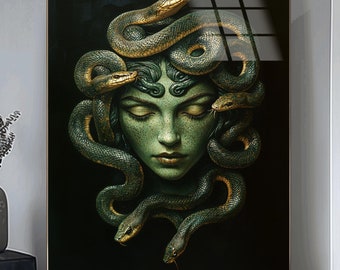 Puede incluir: Una pintura digital de Medusa, una figura mitológica griega con serpientes por cabello, representada con una cara verde y los ojos cerrados. Las serpientes son verdes y doradas, y el fondo es oscuro.
