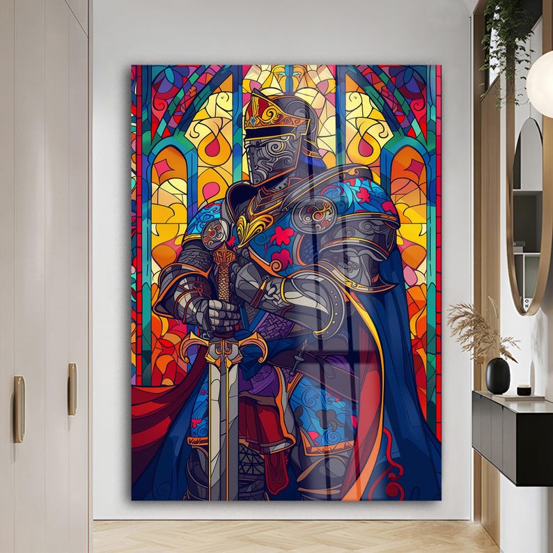 K&ouml;nnte beinhalten: Ein lebendiges Kunstwerk im Stil eines Buntglasfensters zeigt einen Ritter in voller R&uuml;stung, der ein Schwert h&auml;lt. Der Ritter tr&auml;gt eine blaue, rote und goldene R&uuml;stung vor einem farbenfrohen Buntglasfensterhintergrund. Das Kunstwerk ist ein dekoratives St&uuml;ck.