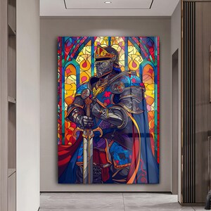 K&ouml;nnte beinhalten: Ein lebendiges Kunstwerk im Stil eines Buntglasfensters zeigt einen Ritter in voller R&uuml;stung, der ein Schwert h&auml;lt. Der Ritter steht vor einem Hintergrund aus farbigem Buntglas. Das Kunstwerk weist eine Palette von Blau-, Rot-, Gelb- und Oranget&ouml;nen auf und erzeugt einen auff&auml;lligen visuellen Effekt.