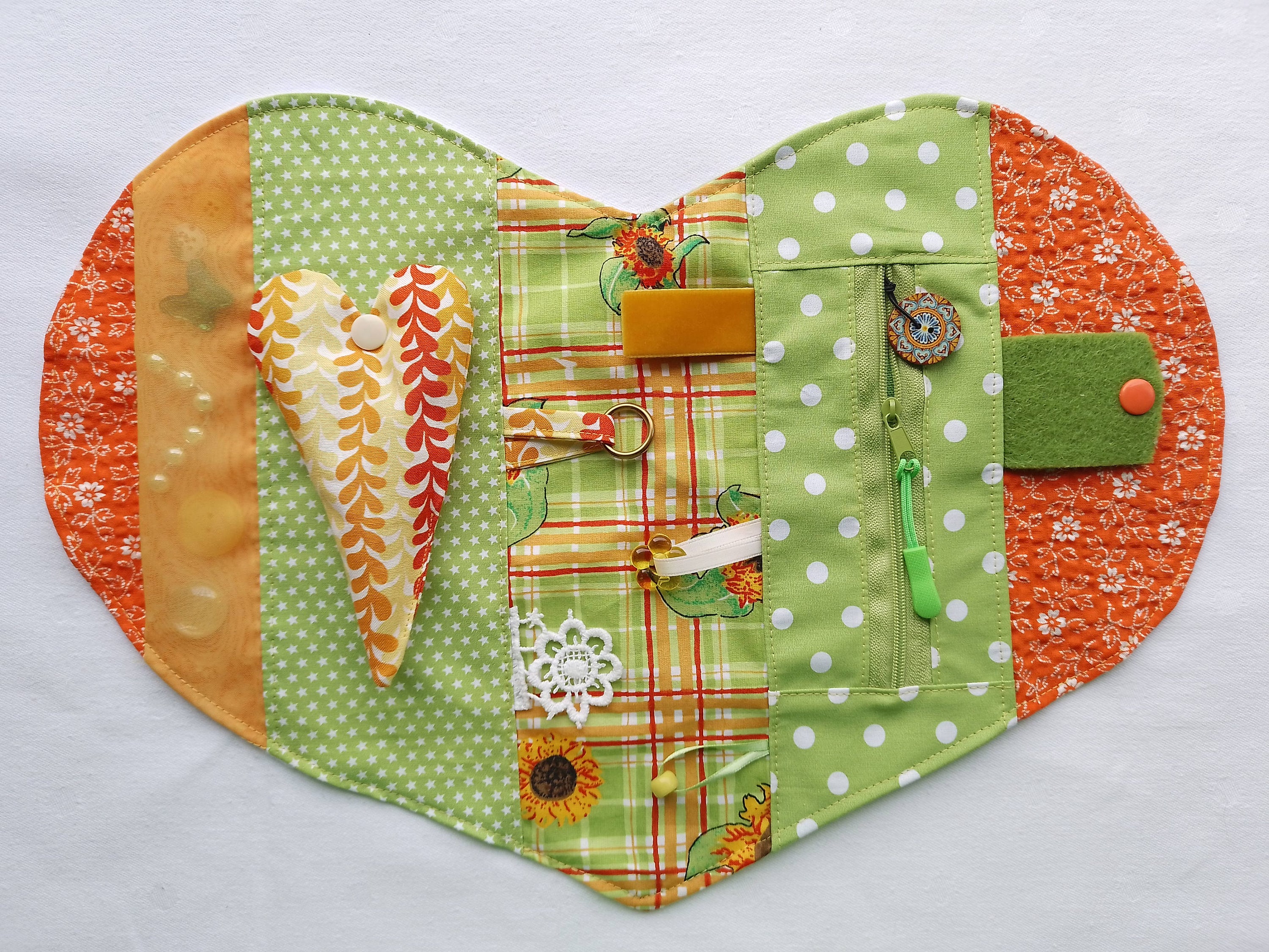 Heart-shaped nest blanket, motor skills blanket for people with dementia