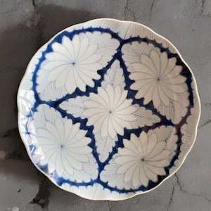 Antique Late Edo Period Blue & White Imari Chrysanthemum Platter 11&quot; dia.