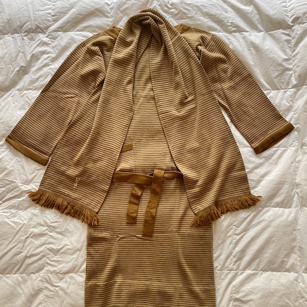 Robe en maille Yves Saint Laurent Rive Gauche documentée — Défilé Automne-Hiver 1975
