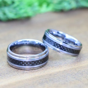 Mens Womens Tungsten Wedding Band, Dark Carbon Fiber Inlay Stepped Edge, Comfort Fit Tungsten Carbide Anniversary Ring, Couple Wedding Rings