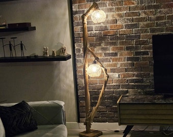 Grote boomvloerlamp, twee lampenkappen hoeklamp, rustieke vloerlampenkap, handgemaakte lamp, binnenhuisdecoratie, boomvloerlamp