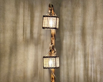 Handgemaakte boomvloerlamp, unieke vloerlamp van hout, drijfhoutvloerlamp, handgemaakte houten lamp, rustieke vloerlampenkap, Alaska-stijl