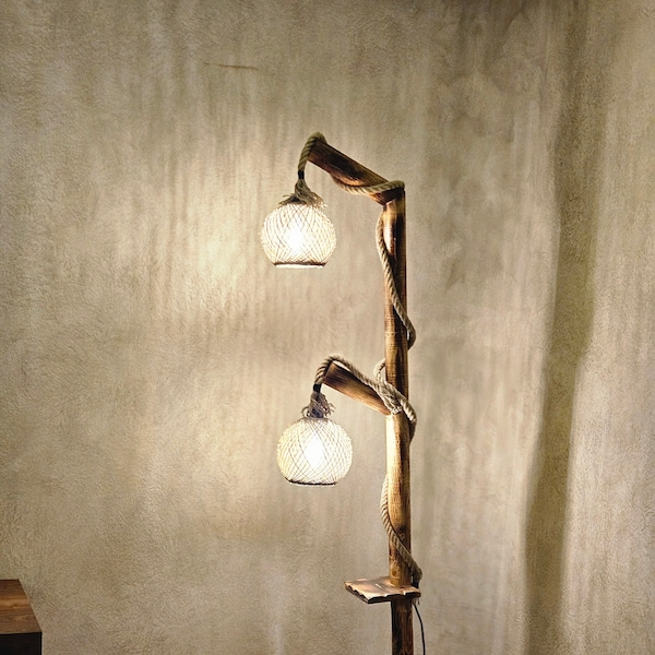 Lampadaire arbre, lampe de ferme, lampadaire en bois unique, lampe en bois faite main, abat-jour sur pied rustique, maison design Alaska, lampadaire en bois
