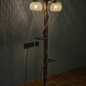 Neue Baumstehlampe, handgemachte Stehlampe, Lampen im Alaska-Stil, rustikaler Stehlampenschirm, Alaska House Design, Holzstehlampe, Bauernhauslampe Bild 8